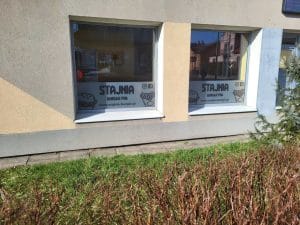 Montaż folii reklamowej na szybach – Nowy Sącz