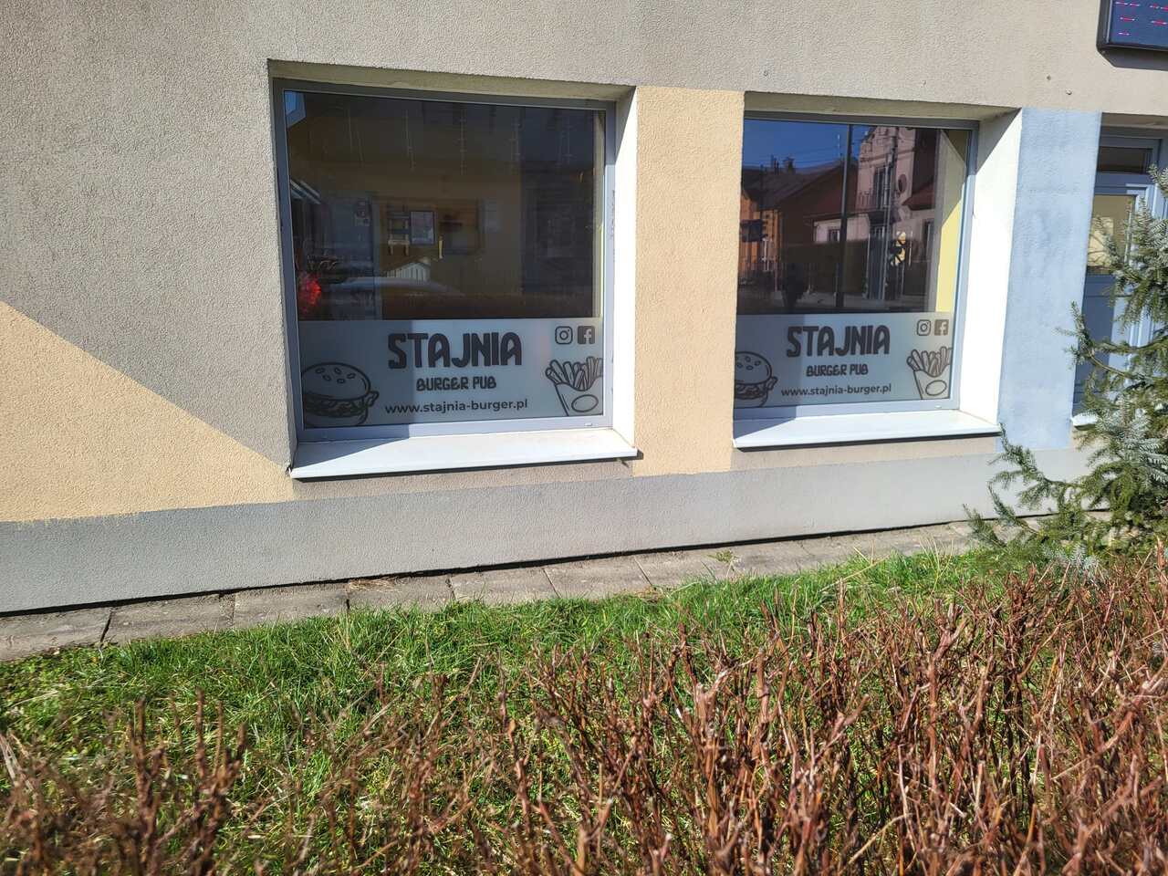 Montaż folii reklamowej na szybach – Nowy Sącz