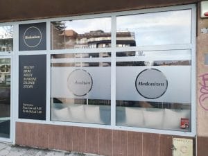 Nowoczesne oklejanie szyb reklamowych w Nowym Sączu