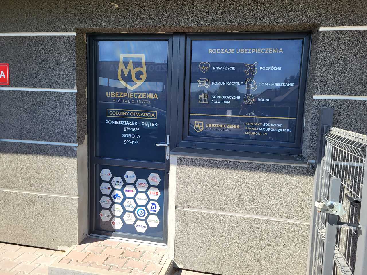 Oklejone szyby folią reklamową w Nowym Sączu